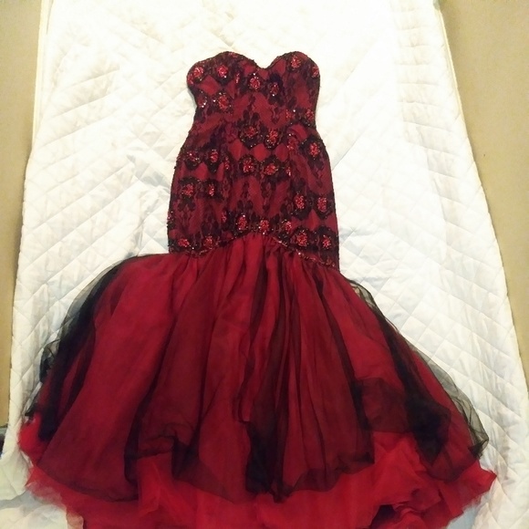 Prom dress - Picture 1 of 6